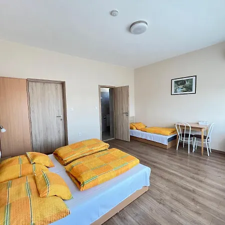 Globus Guesthouse, Vendeghaz 게스트하우스 Sormás
